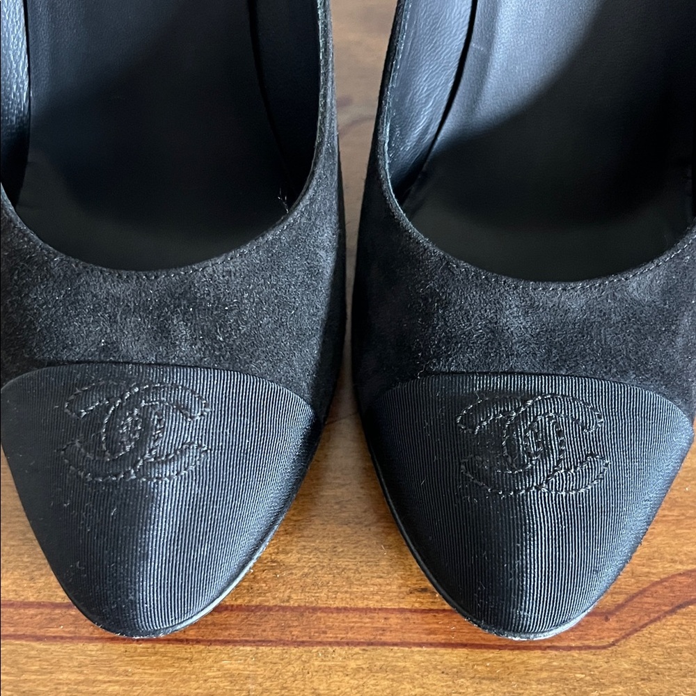 CHANEL Black Suede and Leather Cap-Toe Pumps - Picture 8 of 9